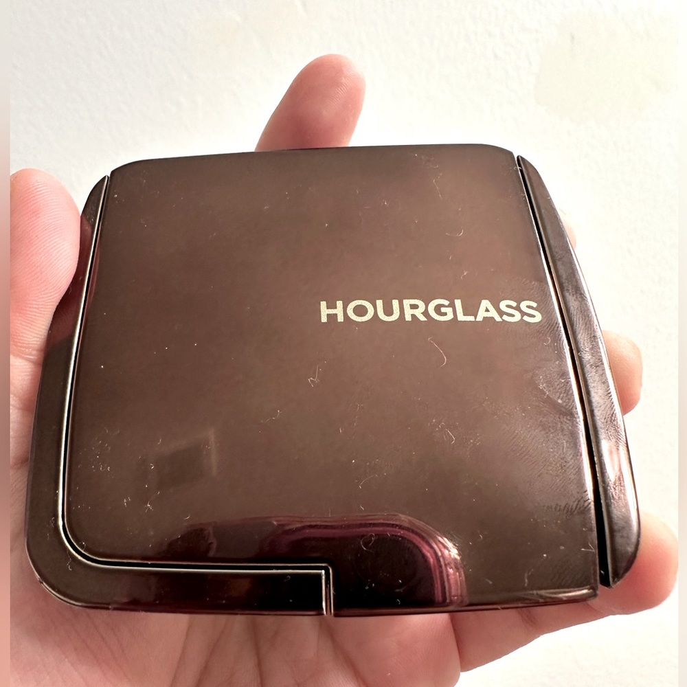 Hourglass Cosmteics Powder in Ethereal Light
